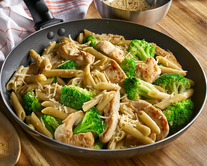 Quick Chicken, Broccoli & Pasta Skillet | Birdseye